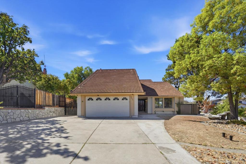 3694 Lucas Drive Property Photo 1