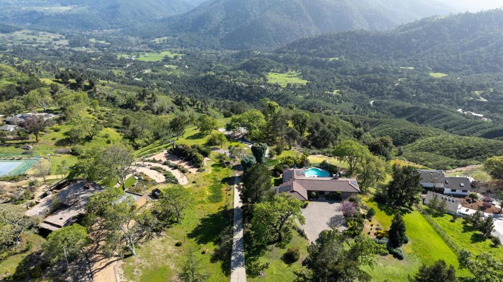 34994 Sky Ranch Road Property Photo 2