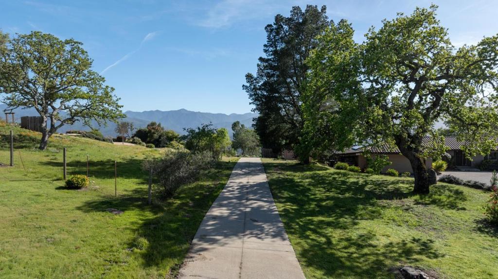 34994 Sky Ranch Road Property Photo 4