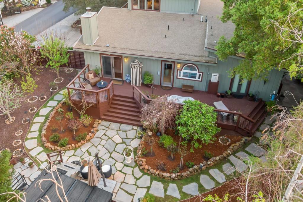 720 Temescal Way Property Photo 9