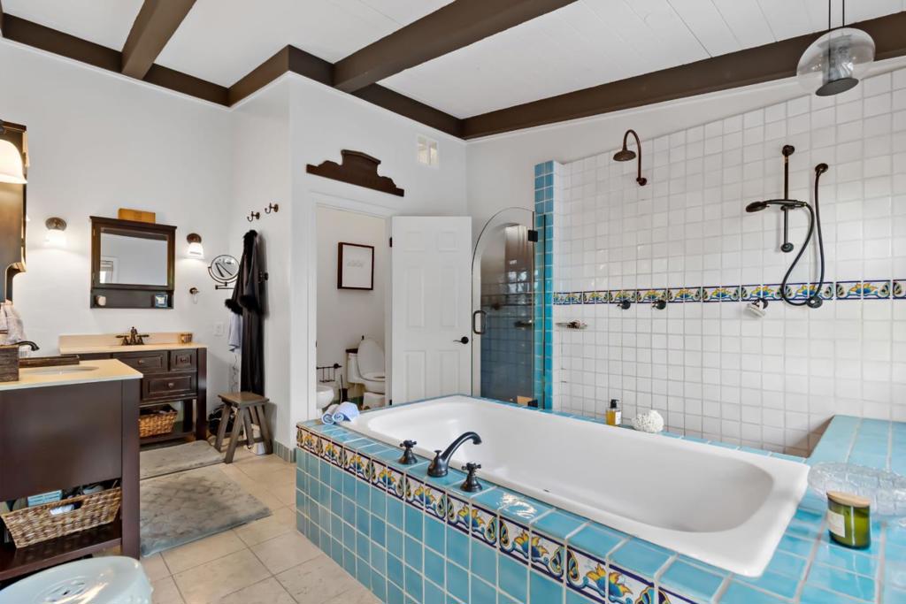 720 Temescal Way Property Photo 35