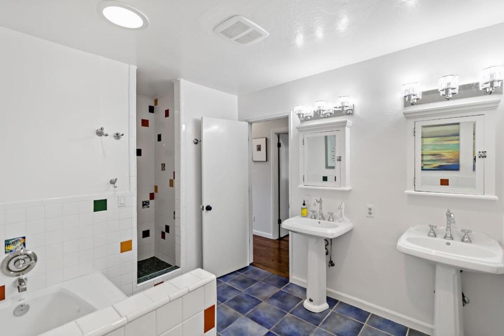 720 Temescal Way Property Photo 44