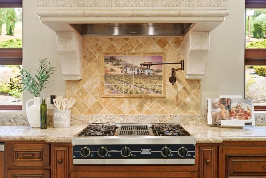 220 Falcon Property Photo 26