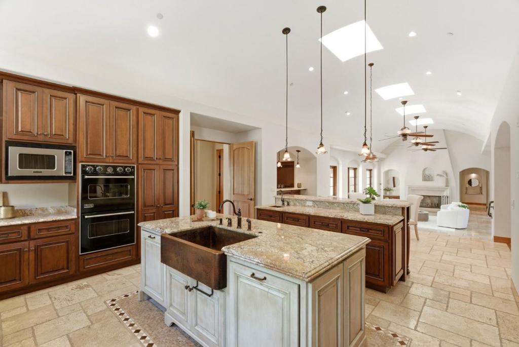 220 Falcon Property Photo 30