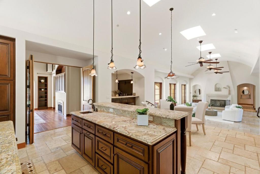 220 Falcon Property Photo 32