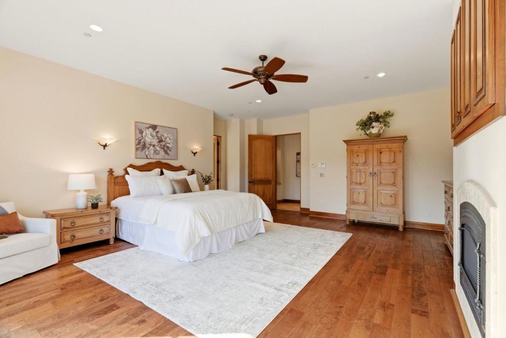 220 Falcon Property Photo 36