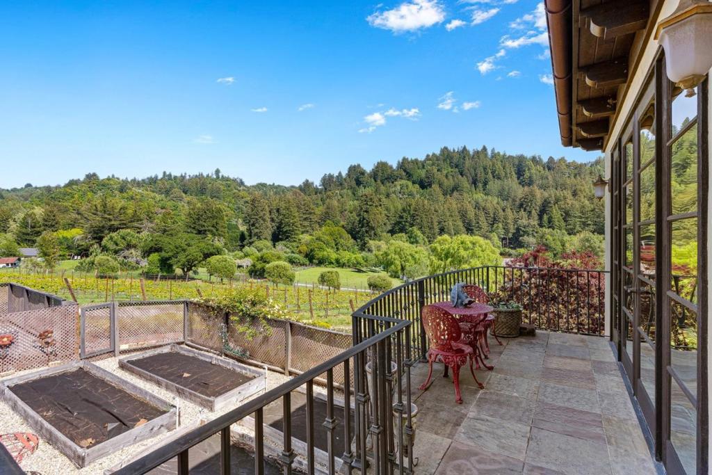 220 Falcon Property Photo 38