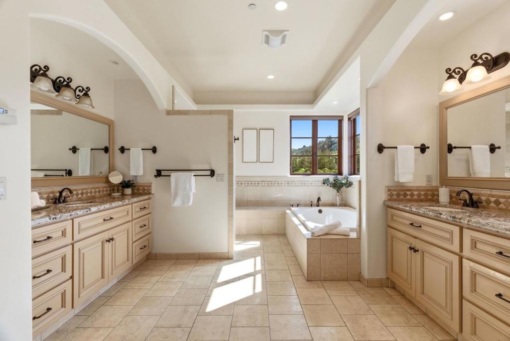 220 Falcon Property Photo 40