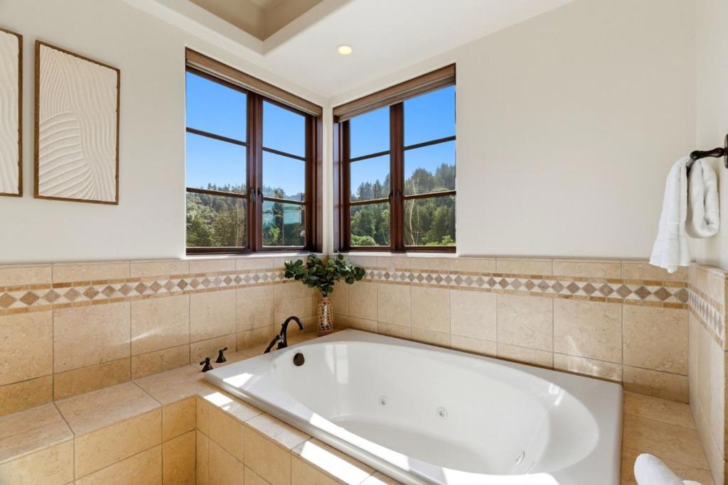 220 Falcon Property Photo 41