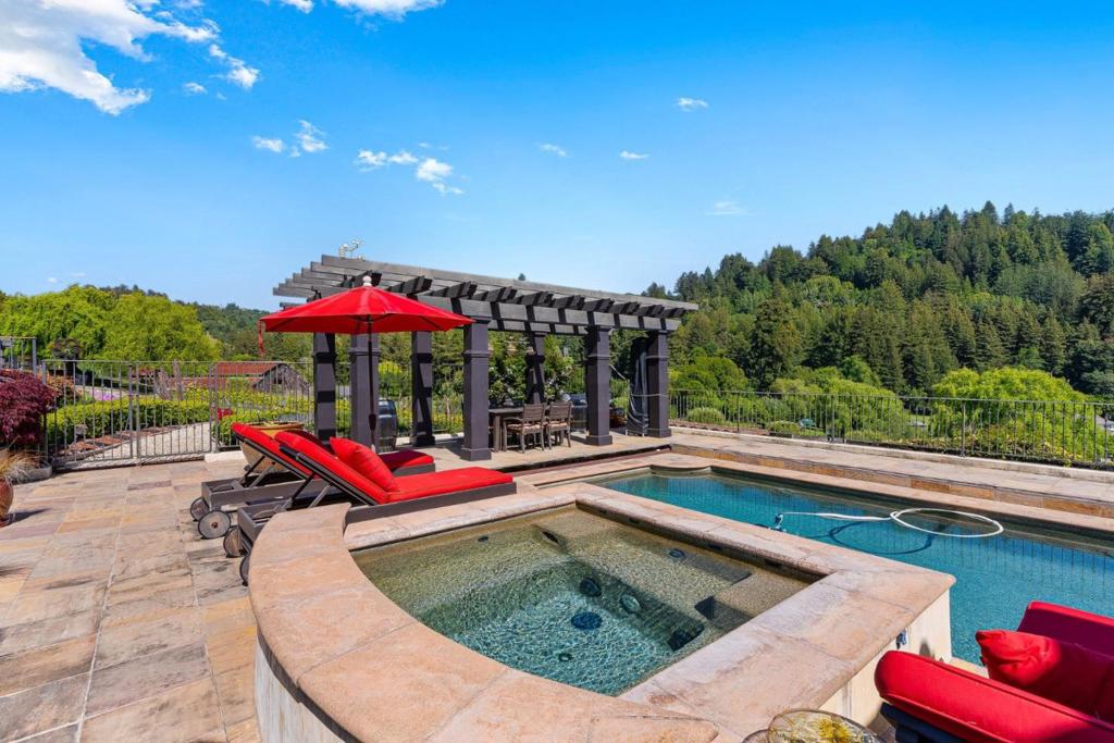 220 Falcon Property Photo 62