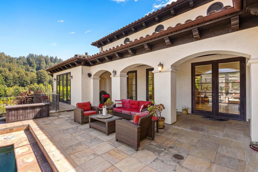 220 Falcon Property Photo 63