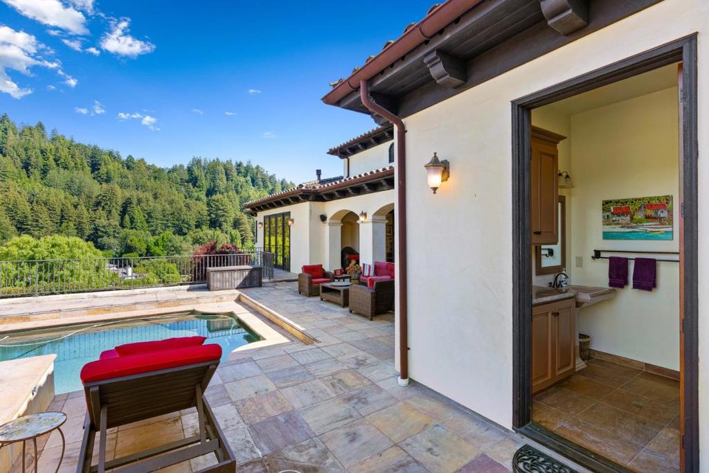 220 Falcon Property Photo 64