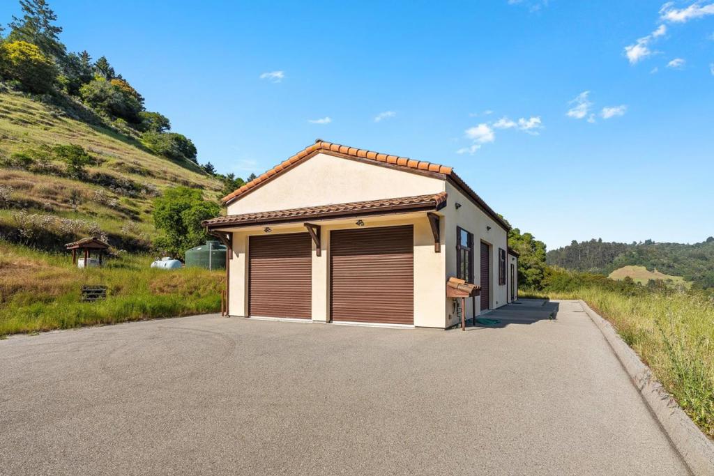 220 Falcon Property Photo 86