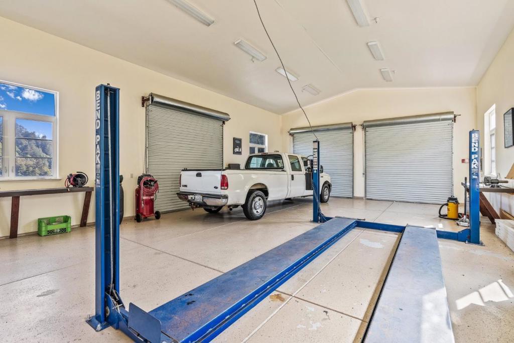 220 Falcon Property Photo 92