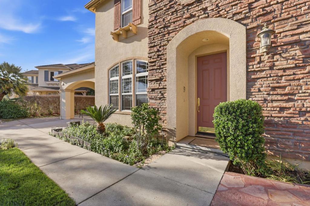 7521 Troon Court Property Photo 4