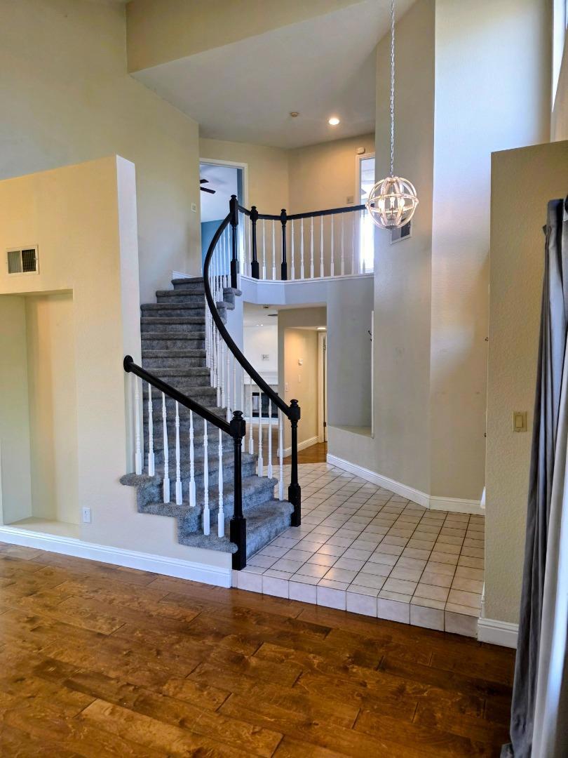 2212 Thurton Drive Property Photo 2