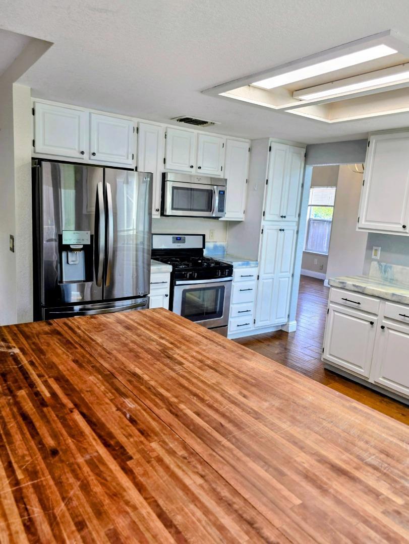 2212 Thurton Drive Property Photo 4