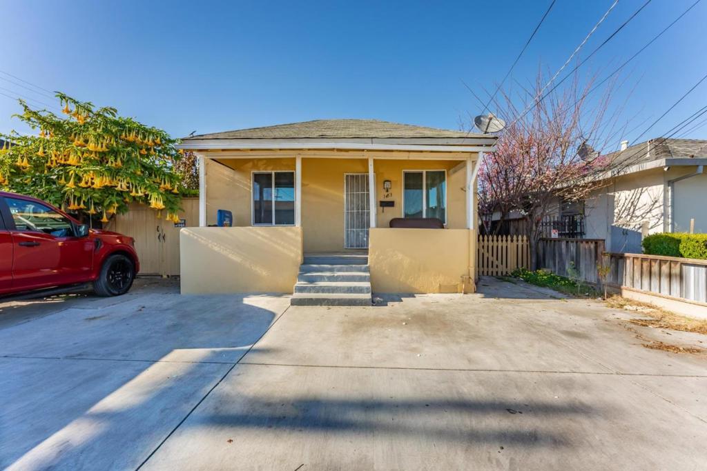 1453 Whitton Ave Property Photo 1