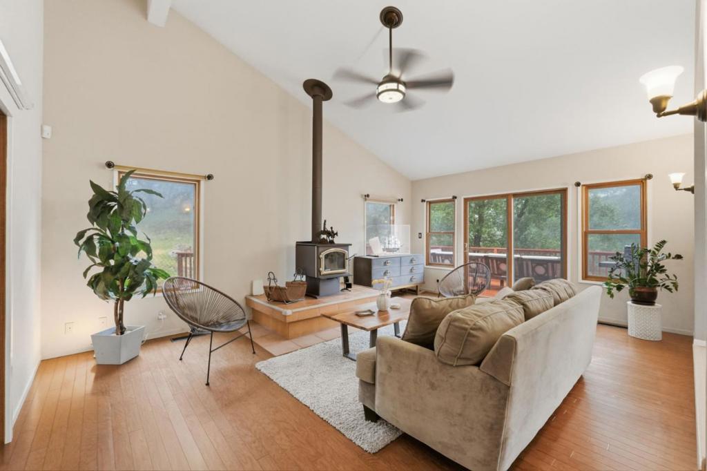 18453 Las Cumbres Road Property Photo 10