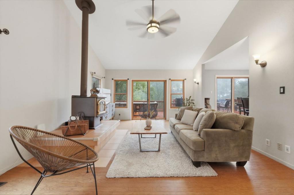 18453 Las Cumbres Road Property Photo 11