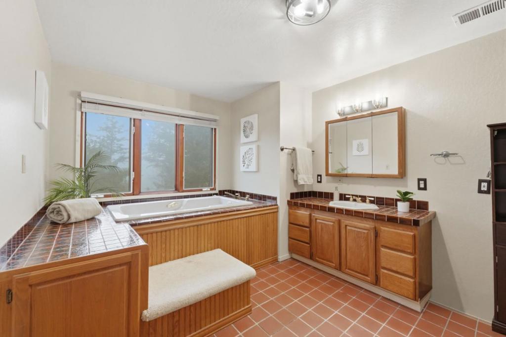 18453 Las Cumbres Road Property Photo 26