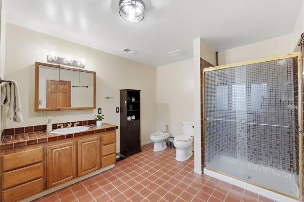 18453 Las Cumbres Road Property Photo 27