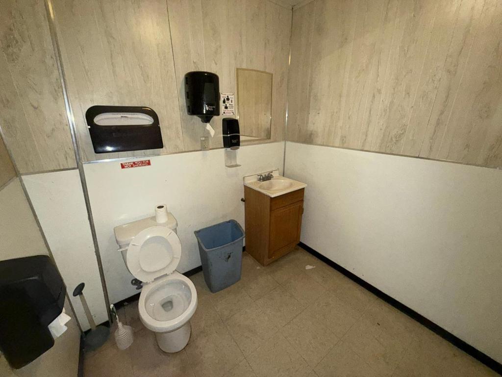 1360 Burton Avenue 1360 1366 Property Photo 24