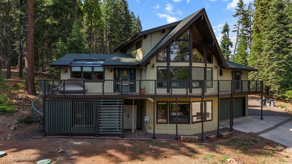 523 Peninsula Drive Property Photo 3