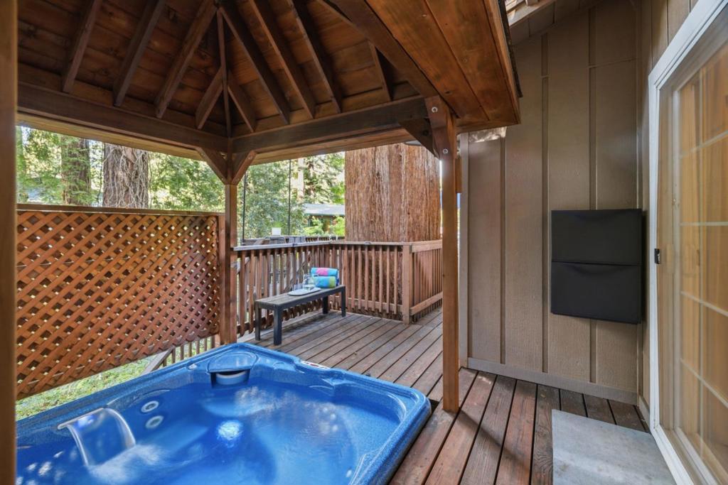220 Lake Drive Property Photo 43