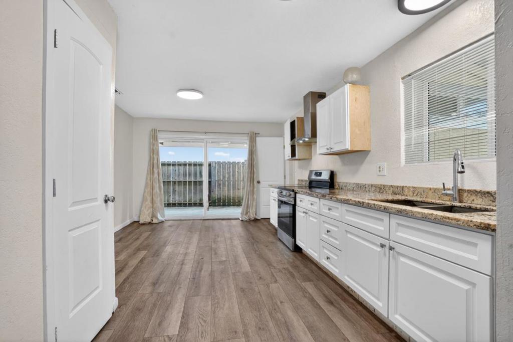 2524 Pemberton Court Property Photo 1