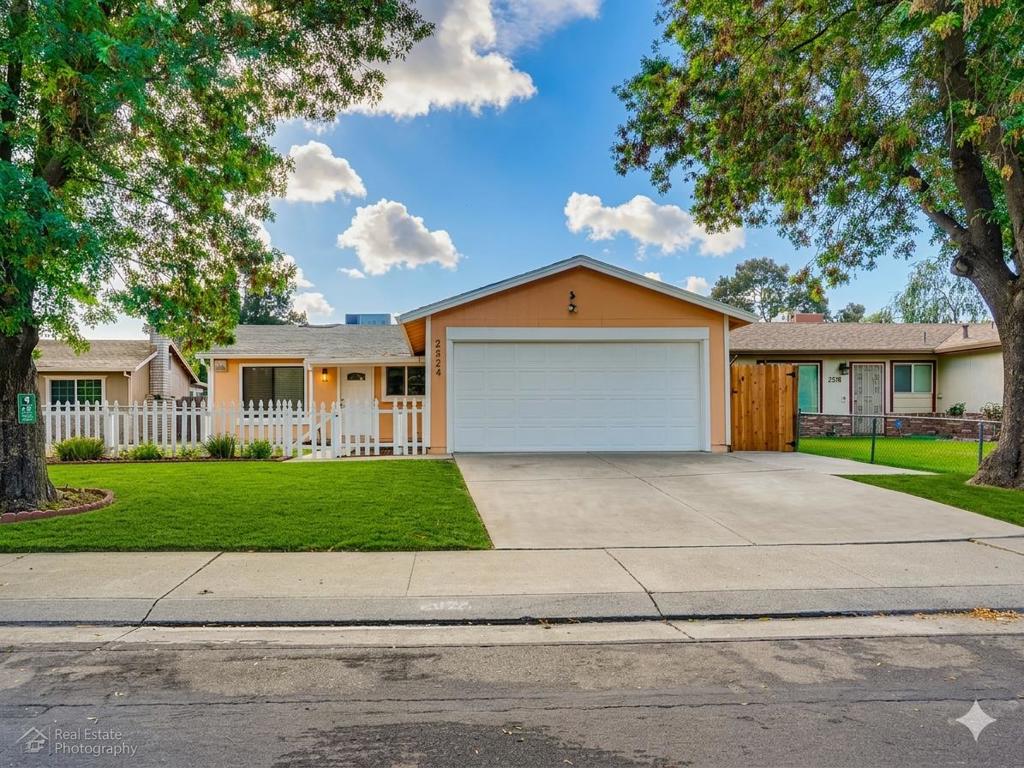 2524 Pemberton Court Property Photo 2