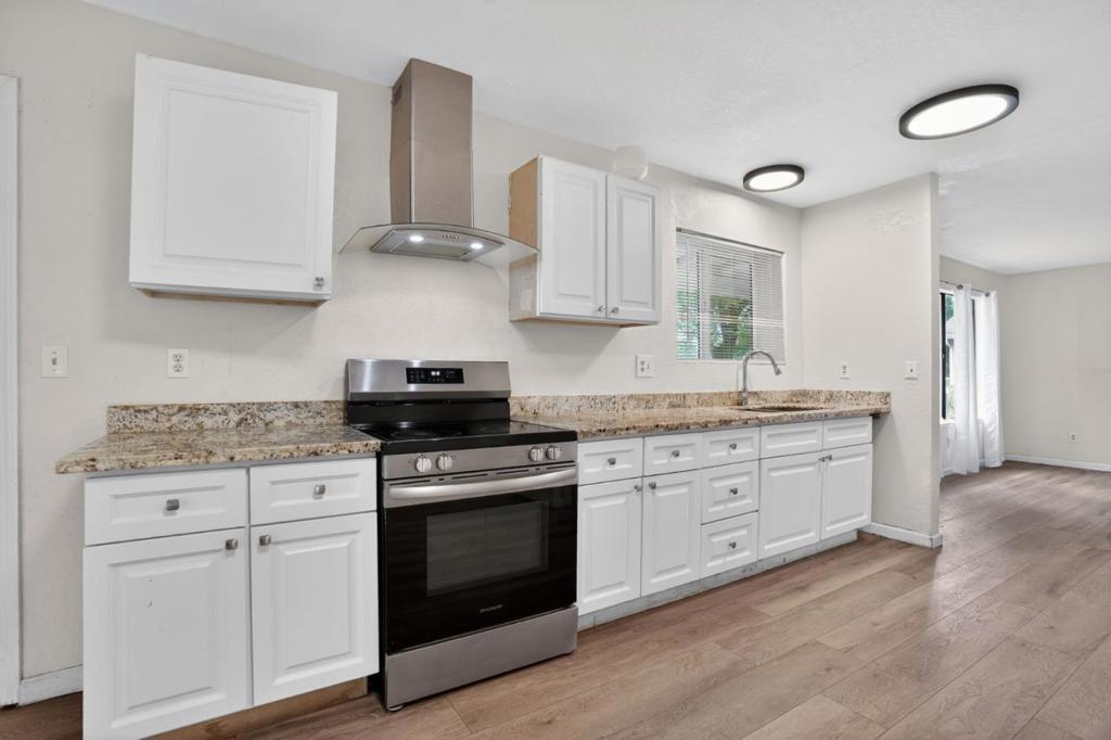 2524 Pemberton Court Property Photo 3