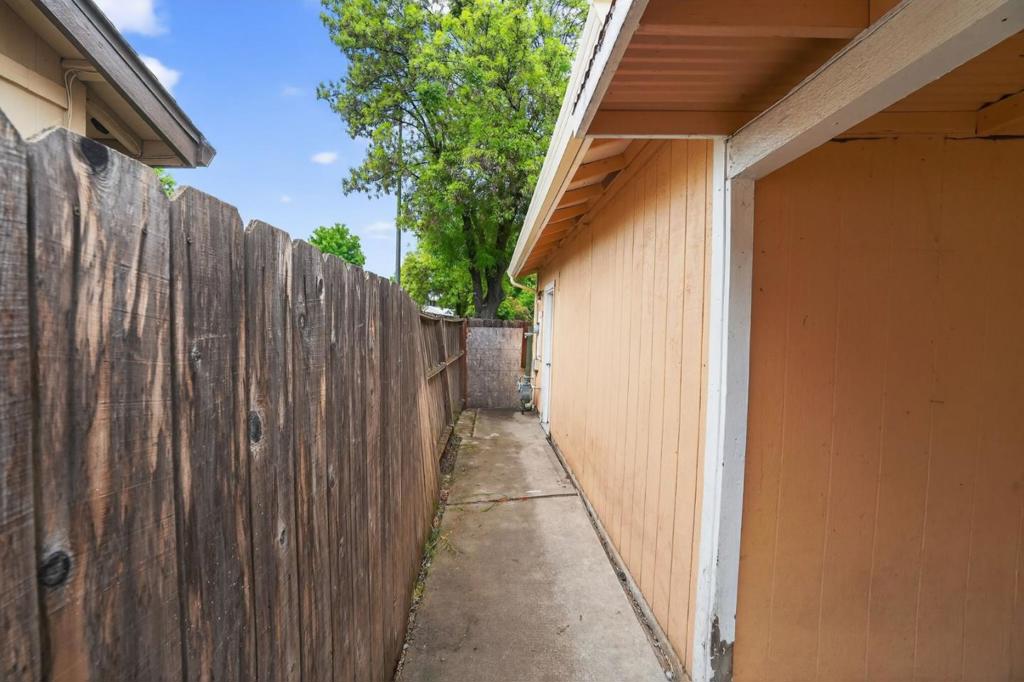 2524 Pemberton Court Property Photo 33