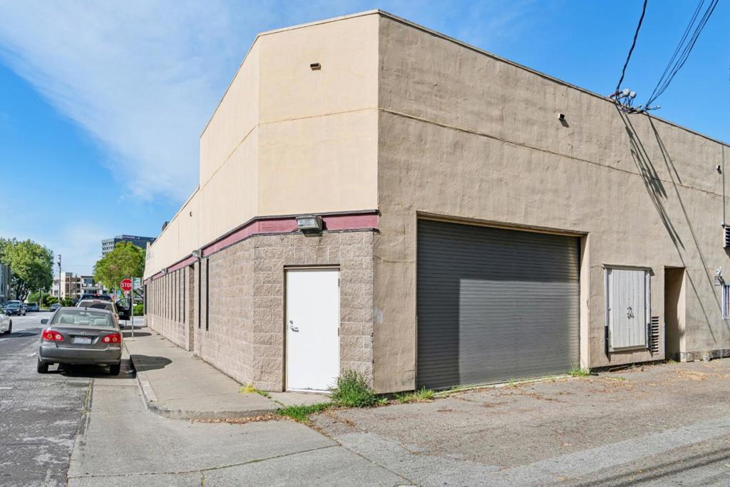35 W 25th Avenue Property Photo 21