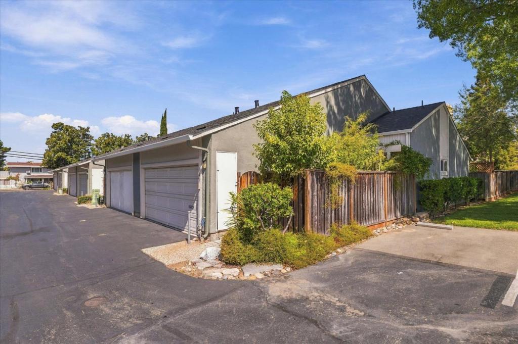 648 W Sunnyoaks Avenue Property Photo 1