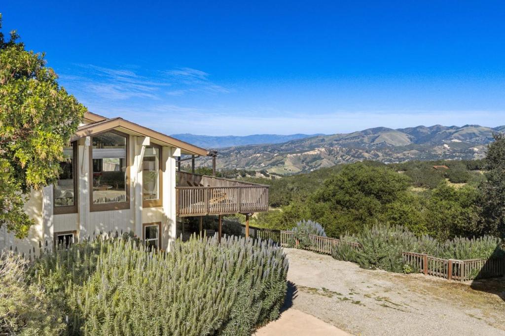 26245 Rinconada Drive Property Photo 2
