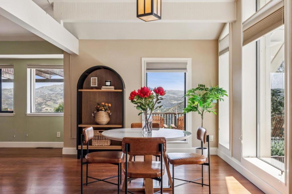 26245 Rinconada Drive Property Photo 4