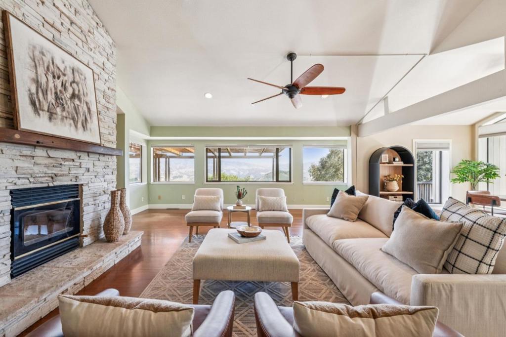 26245 Rinconada Drive Property Photo 6