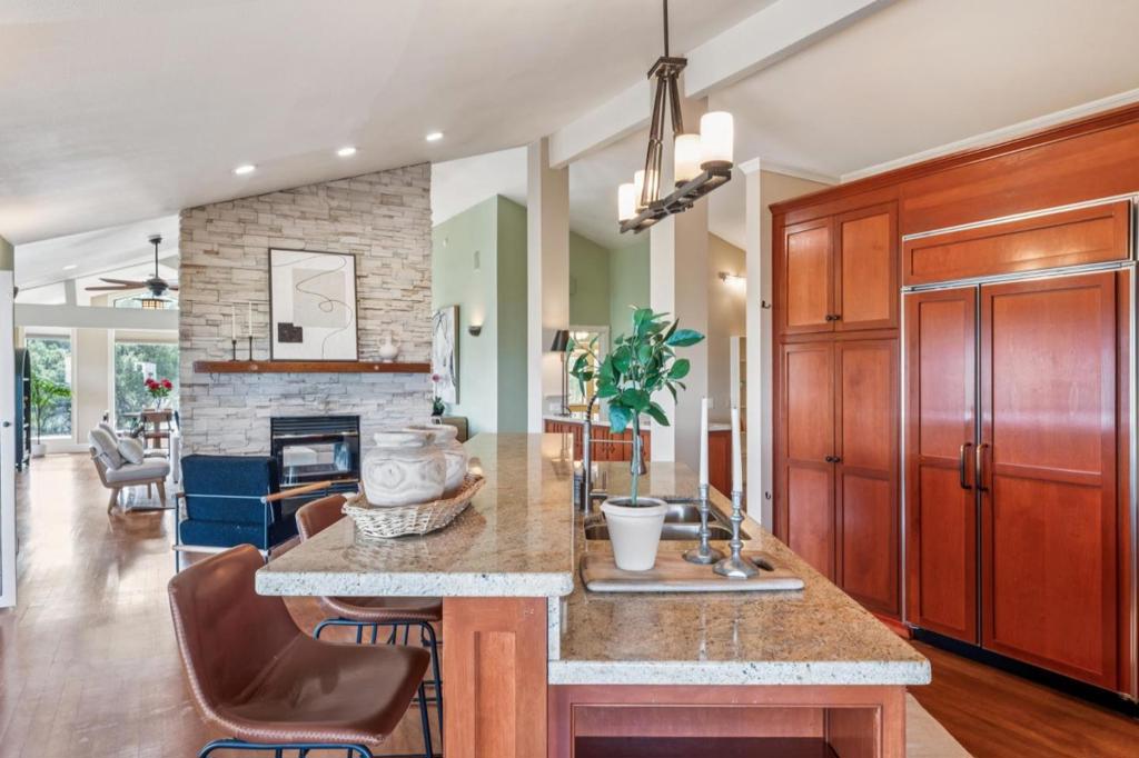26245 Rinconada Drive Property Photo 8