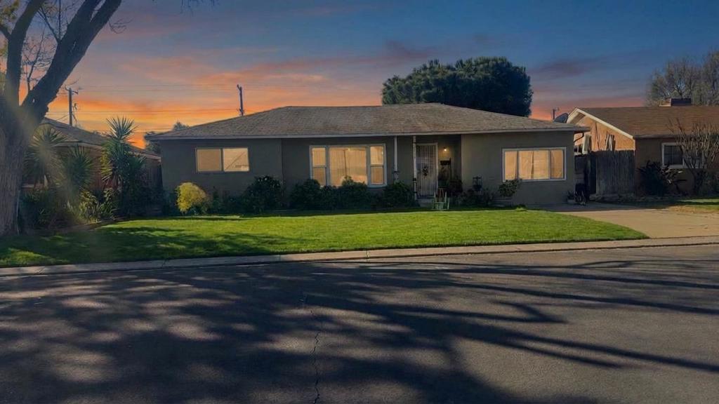 2416 Roble Avenue Property Photo 1