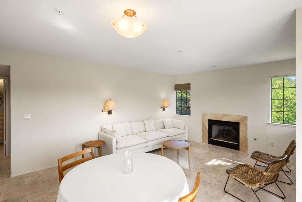 121 Quail Run Court Property Photo 7