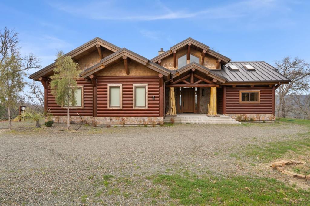 1525 Headlands Drive Property Photo 3