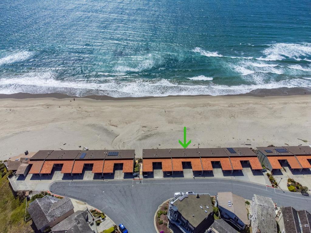 753 The Shoreline Property Photo 2