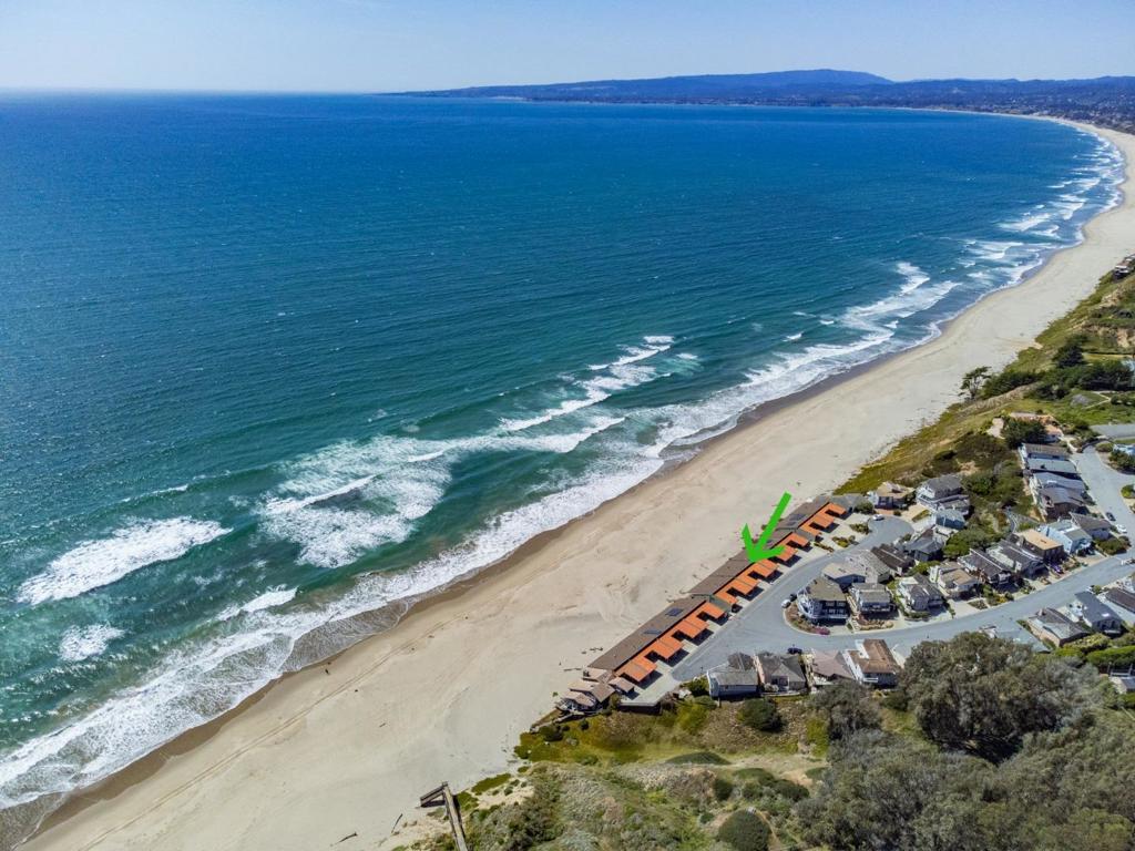 753 The Shoreline Property Photo 3