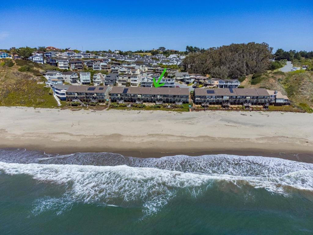 753 The Shoreline Property Photo 4