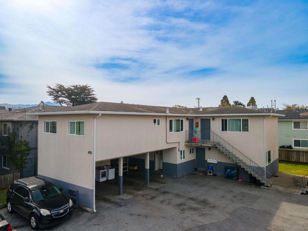 470 Willow Avenue Property Photo 1