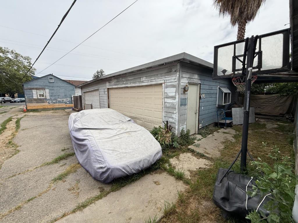 581 Illinois Avenue Property Photo 7