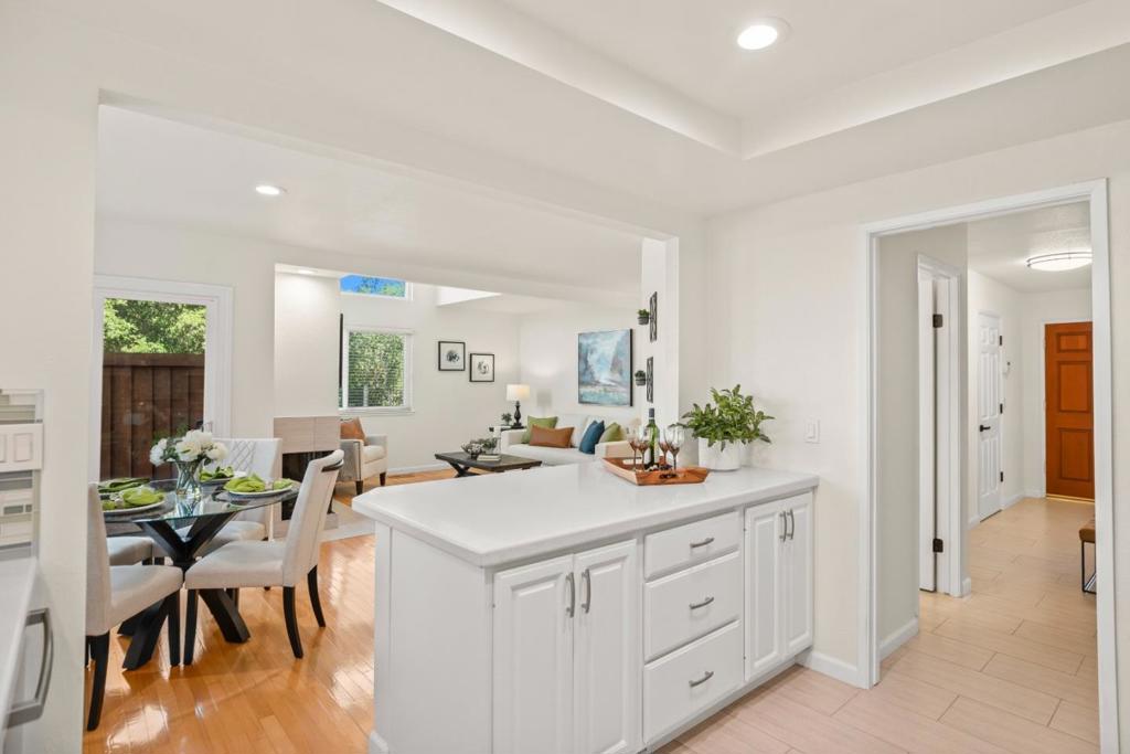1558 Camden Village Circle Property Photo 4