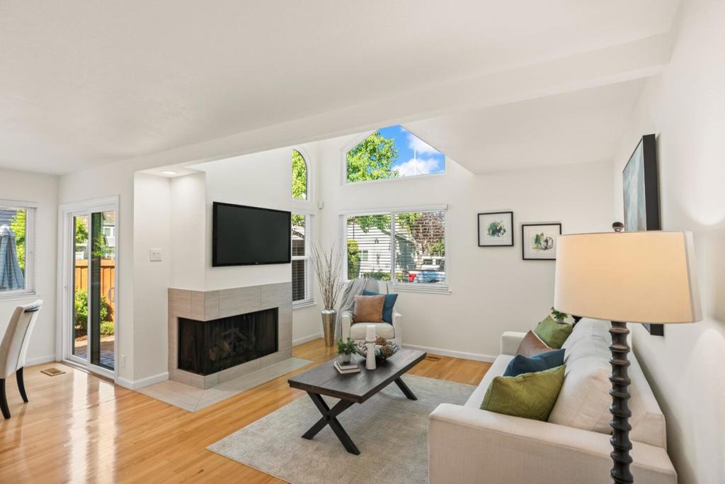 1558 Camden Village Circle Property Photo 8
