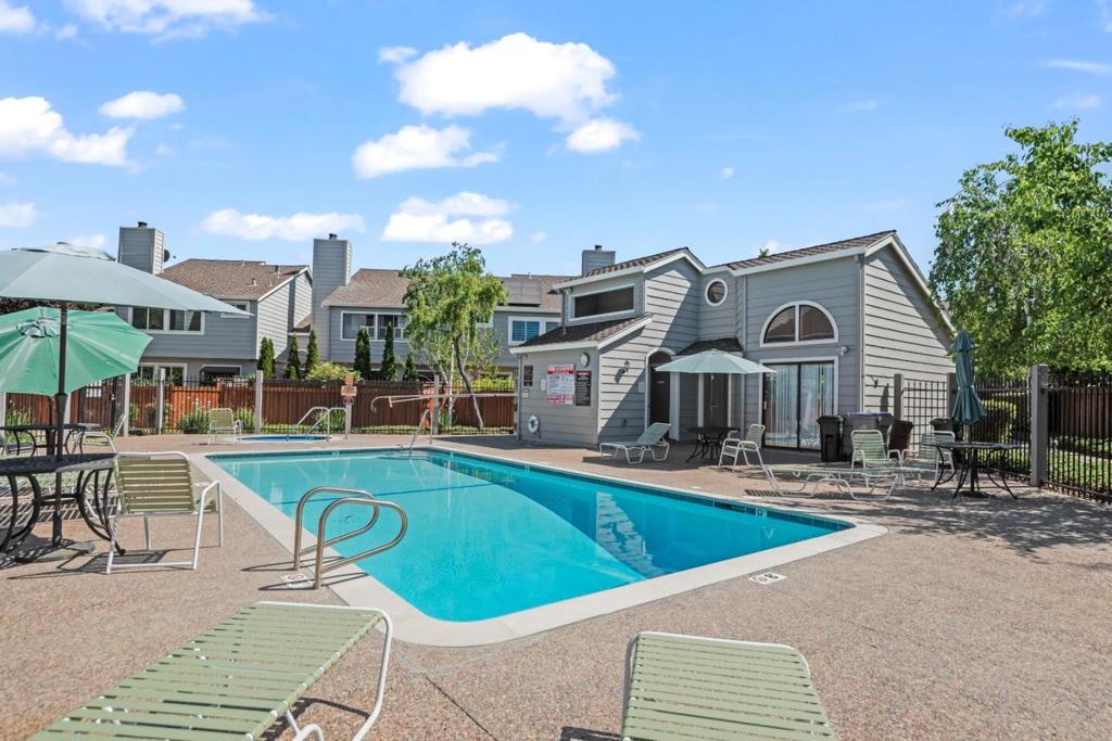 1558 Camden Village Circle Property Photo 22